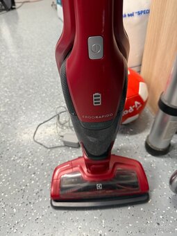 Vysavac Electrolux EER7ANIMAL 2v1 ERGO RAPIDO - 2