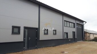 NA PREDAJ: pozemok 2592m2 a dve haly v priemysel.areáli Hrnč - 2