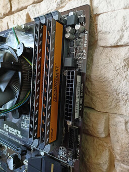 Starší herný základ i5-4460, Gigabyte GA-H87-HD3, 8GB DDR3 - 2