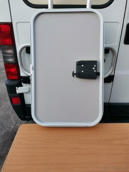 Predam dvierka a ine na autokaravan a obytny prives - 2
