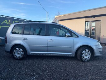 Volkswagen Touran 2.0 TDI Trendline DSG - 2