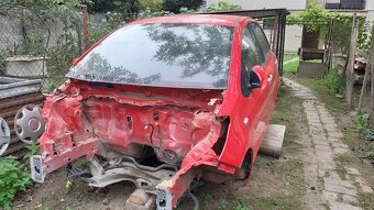 Rozpredám Toyota Yaris 1.0, r.v. 2010 - 2