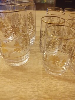 Suprava sklenek 100ml a 200ml s pozlateným motivom 15€ - 2