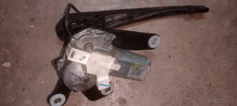 Peugeot 807 stirač kufrového okna - 2