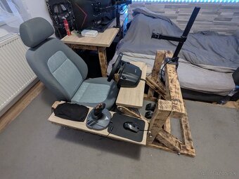Domáci custom Playseat z dreva. - 2