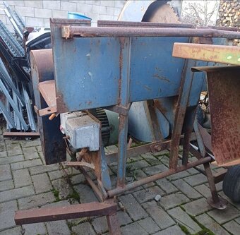 Predám cirkular na drevo metrovicu - 2