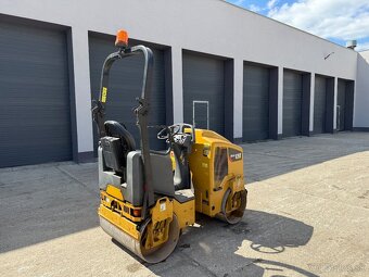 Caterpillar CB14B živicový vibračný valec - 2