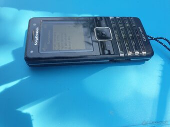 Sony Ericsson k770i - 2
