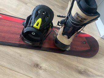 Predám snowboard s viazaním aj topánkami-3x použitý - 2