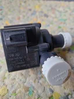Pomocne vodne cerpadlo  5Q0 965 561B - 2