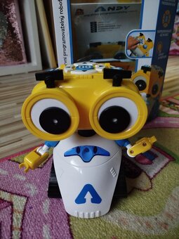 Andy programovateľný robot v top stave - 2