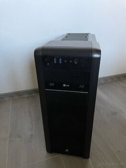 Skrinka Corsair Carbide 400R - 2