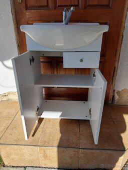 Skrinka do kúpeľne - 2