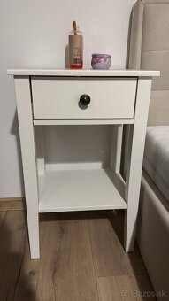 Posteľ,gauč,práčka,komoda,konferenčné a nočné stolíky - 2