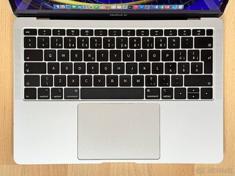 MacBook Air 13", Silver, Výdrž batérie 6 hod. - 2