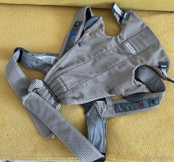 BabyBjörn NOSIČ MINI Grey Beige 3D Mesh - 2