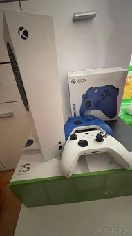 🎮 Predám Xbox Series S + 2 ovládače – výborný stav - 2