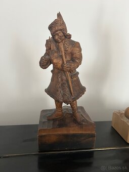 Soška Jánošíka z masívneho kvalitného dreva - 2