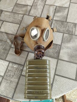 Stará plynová maska - 2