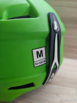 Lyžiarska prilba so štítom - - 2