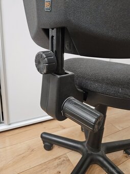 Kancelárska stolička - 2