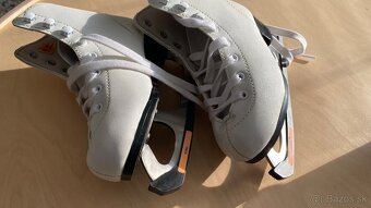 Dievcenske ladove korcule - 2