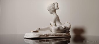 Značená porcelánová baletka - 2