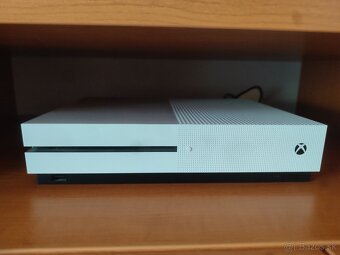 X box one S - 2