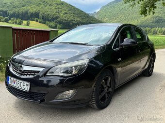 Opel Astra J 1.4T 2010 123000km kupované na SR - 2