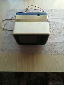 starý nefunkčný mini televízor - 2