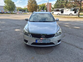 Predám Kia Ceed Combi Faclieft 1.4 66kw Benzin r.v.2010 - 2