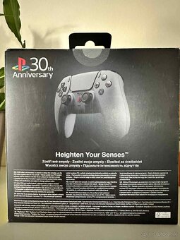 PS5 Dualsense 30th Anniversary limitovaná edícia - 2
