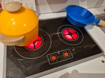 Drevena kuchynka s vybavou - 2