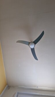 stropný ventilátor s ovládačom a svetl9m - 2