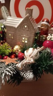 Dekoracia na stol,,s led osvetlenym domčekom a anjelikov, - 2