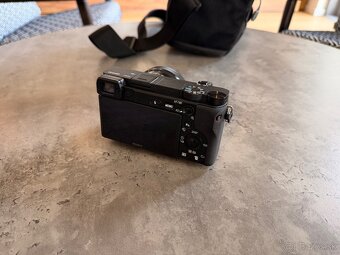 Sony A6400 + 16–50mm + 64GB karta + taška Lowepro - 2