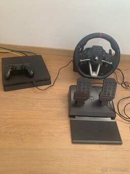 PlayStation 4 Slim - 2