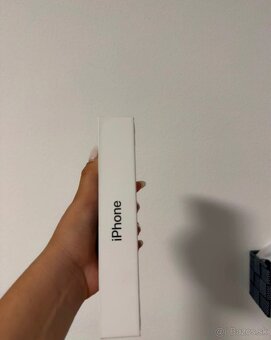iPhone 15 biely - 2