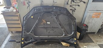 Kapota na volkswagen golf 5 - 2