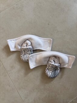 Hand made capacky - velkost 6-9mes. - 2