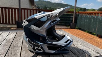 Prilba Fox V1 + chrániče na kolená - 2