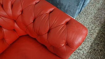 CHESTERFIELD ŠTÝL,KOŽENÁ SEDAČKA ČERVENÁ 2+1+TABURET - 2