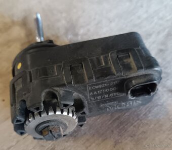 Motorček naklapánia svetiel Mitsubishi - 2