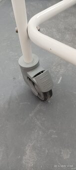 Pojazdná sprchová stolička - 2