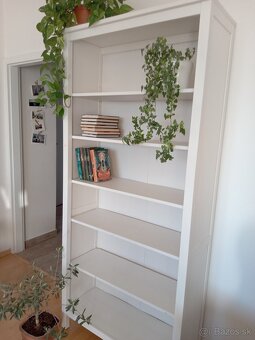 Knižnica Hemnes - 2