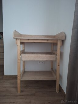 Prebaľovací pult - 2