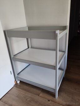 Prebaľovací pult - 2