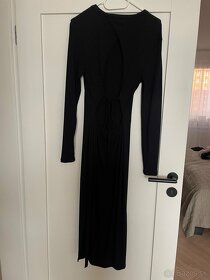 Dlhé čierne šaty s odhaleným chrbtom - 2