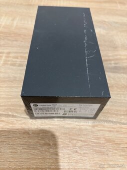 Nová Motorola Edge 50 Ultra v drevenom dizajne - 2