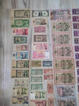 98 kusov staré bankovky - 2